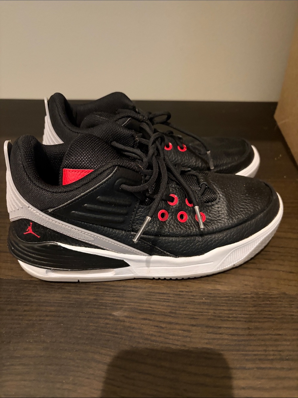 Nike Air Jordan Max Aura 5 Black Sneakers with Red Accents size 5 youth